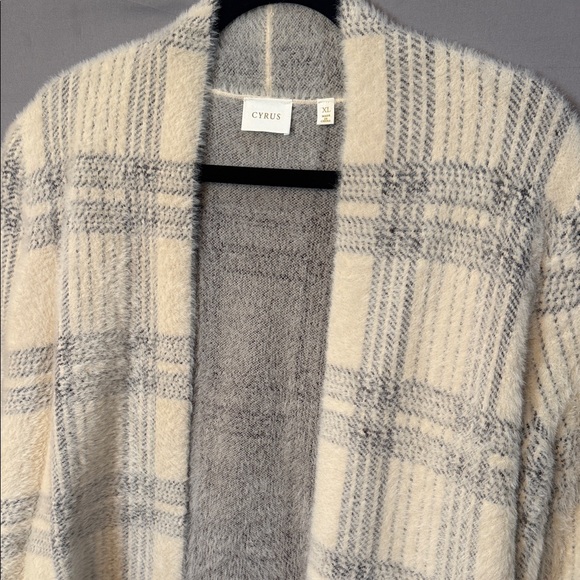 Cyrus Plaid Fuzzy Open Front Cardigan Sweater XL Gray Cream - Picture 4 of 9